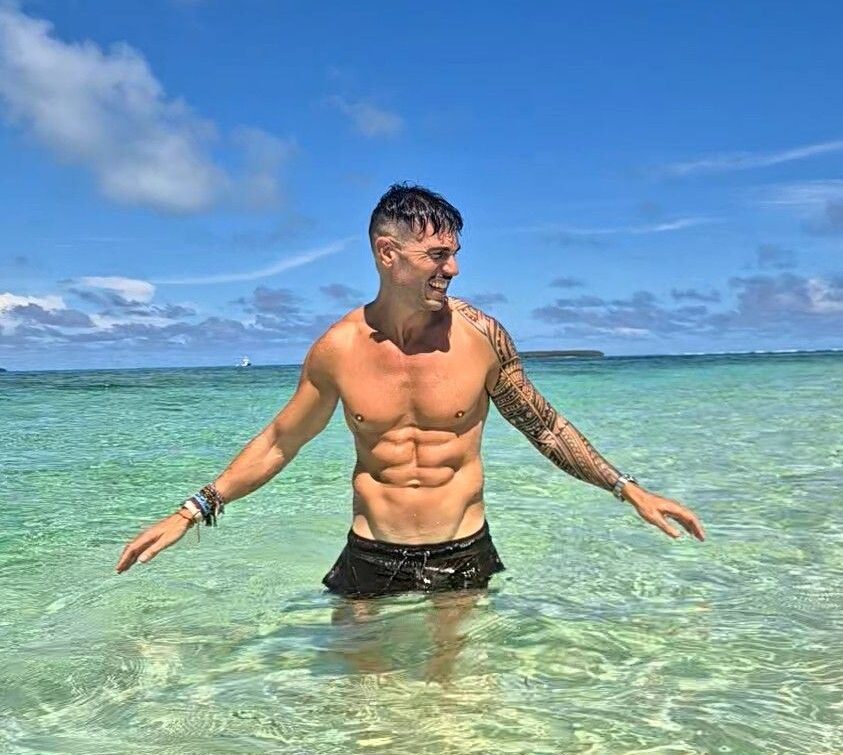 luca bartoli copywriter digital nomad technological gypsy siargao philippines